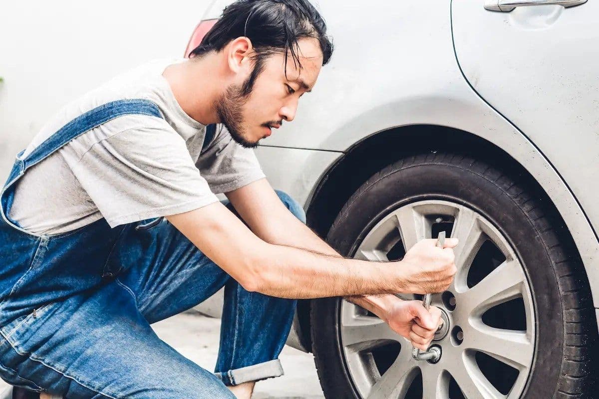 Apa Itu Rotasi Ban Mobil? Ini Manfaat dan Cara Melakukannya